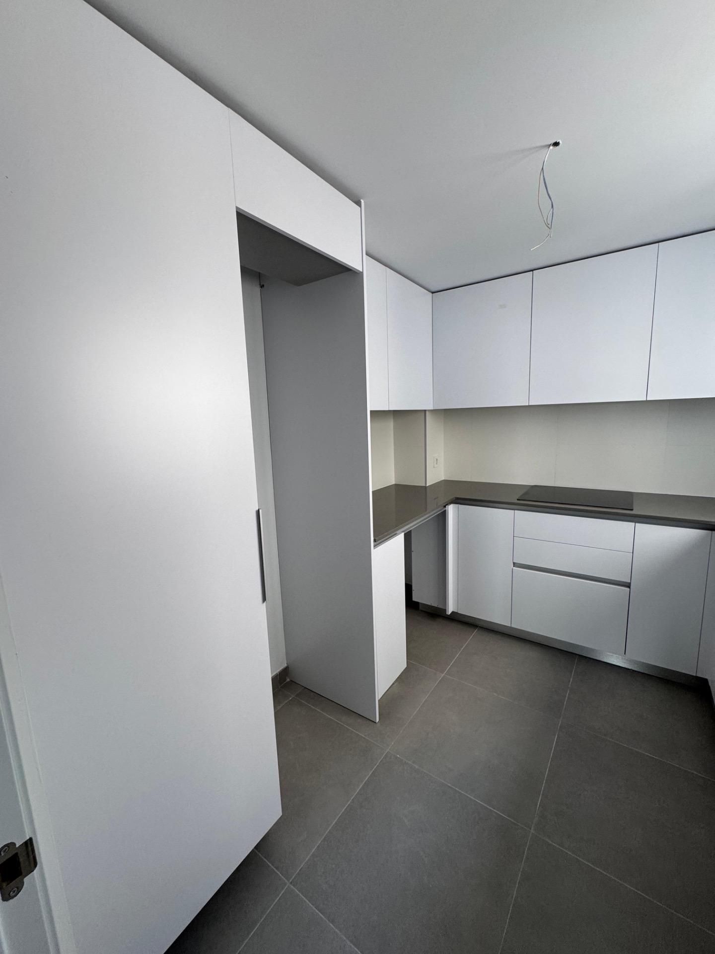 Kitchen of Flat to rent in  Valencia Capital  with Air Conditioner and Storage room
