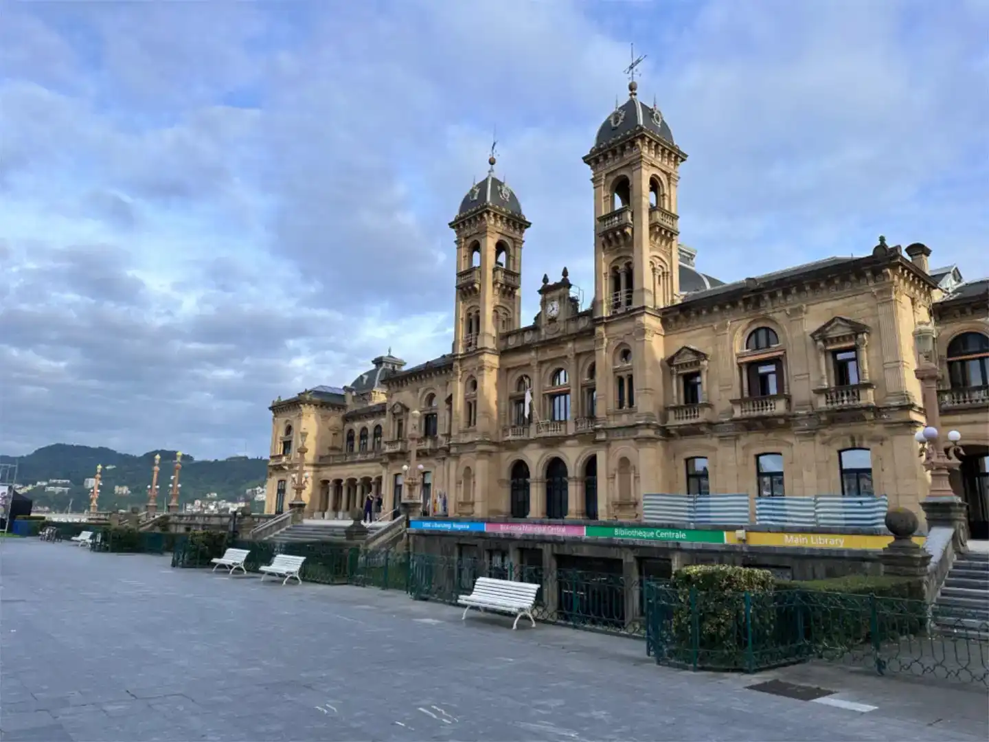 Vista exterior de Pis de lloguer en Donostia - San Sebastián  amb Parquet, Moblat i Balcó