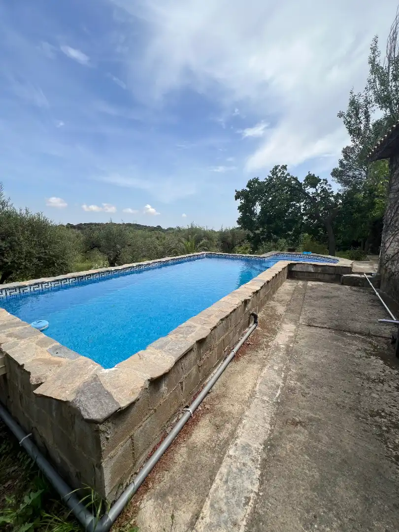Schwimmbecken von Grundstücke zum Verkauf in Botarell