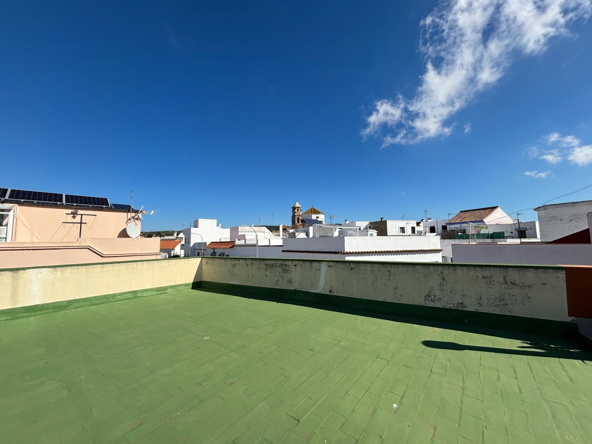 Vista exterior de Casa o xalet en venda en Los Barrios amb Terrassa