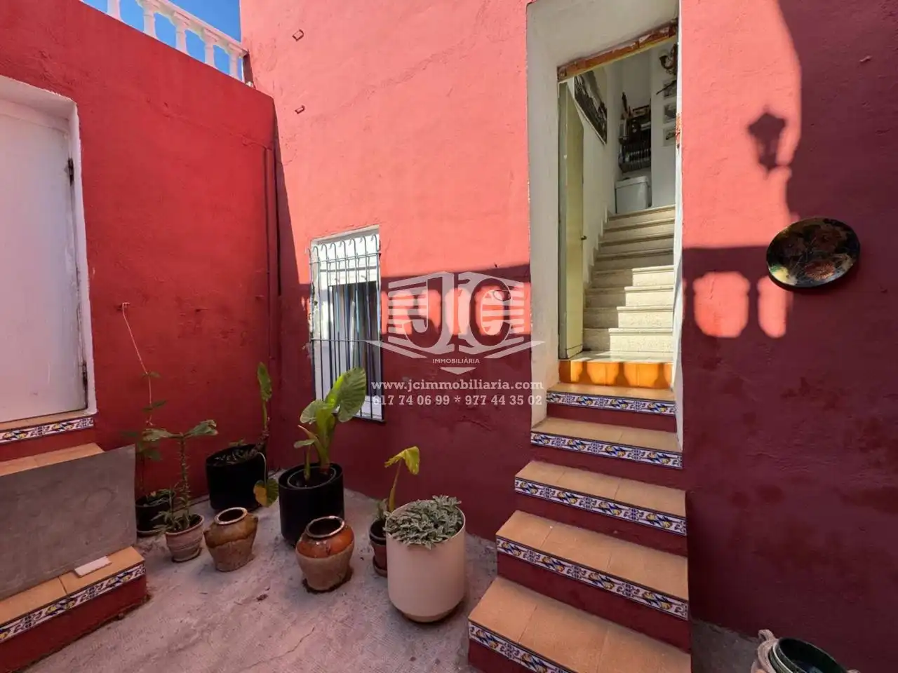 Vista exterior de Casa o xalet en venda en Tortosa amb Aire condicionat, Jardí privat i Parquet