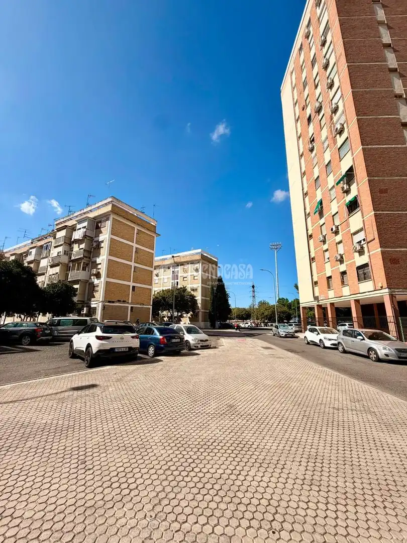 Vista exterior de Pis en venda en Sevilla amb Calefacció i Terrassa