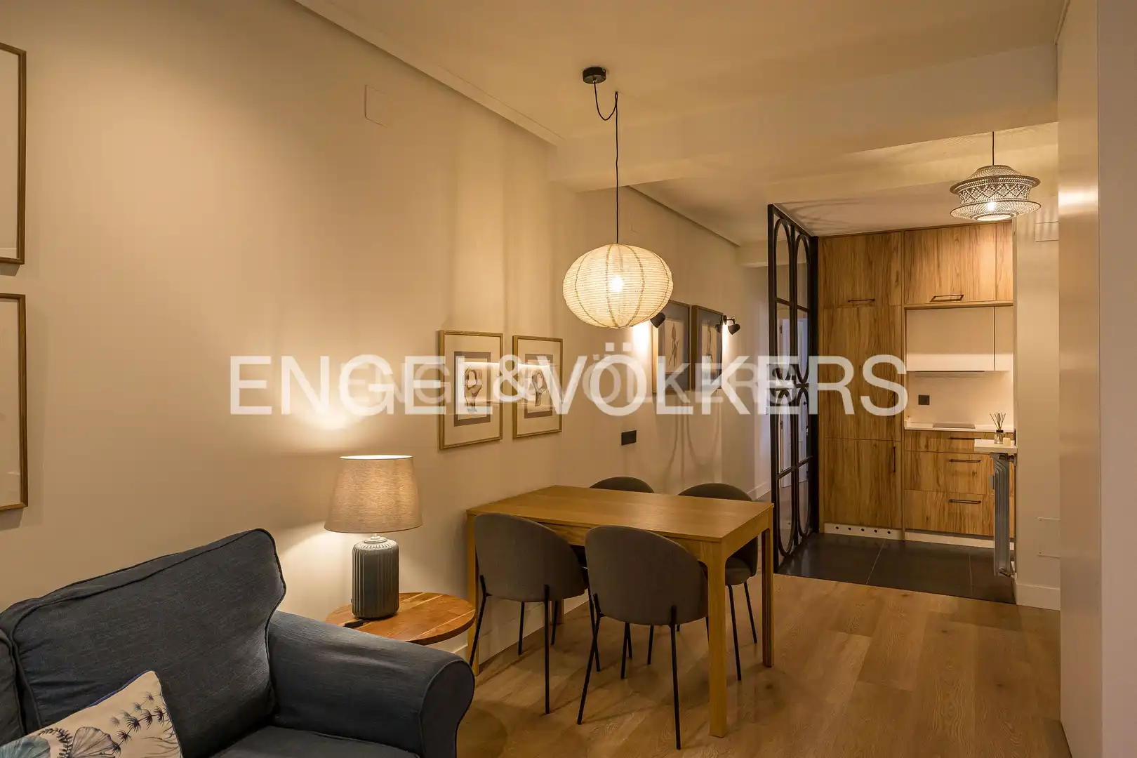 Living room of Flat for rent in Madrid  with Air Conditioner, Heating and Storage room