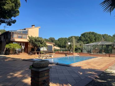 Casa con piscina in vendita a Els Hostalets de Pierola