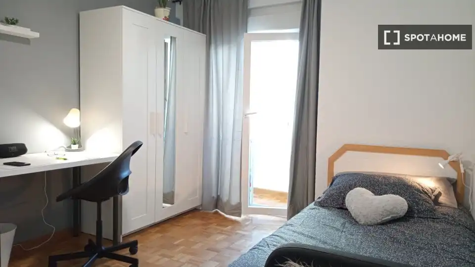 Room in La Bozada – Parque Delicias