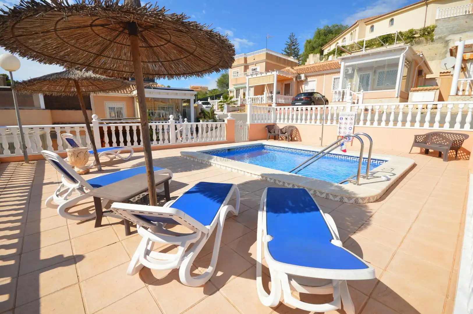 Schwimmbecken von Einfamilien-Reihenhaus zum Verkauf in Ciudad Quesada