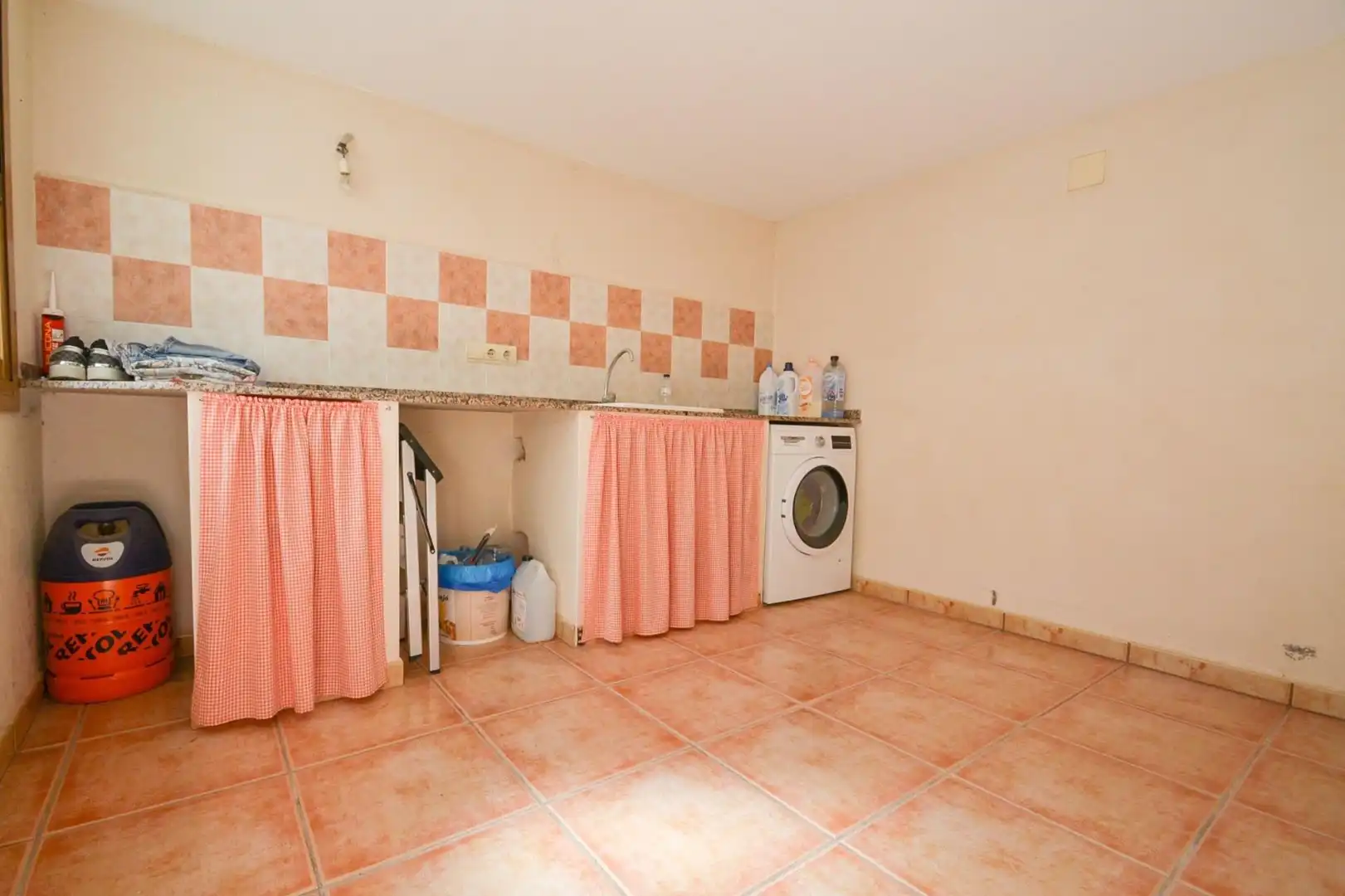Cuina de Casa o xalet en venda en Deltebre amb Aire condicionat, Jardí privat i Terrassa