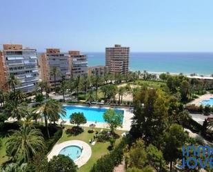 Vista exterior de Apartament de lloguer en El Campello amb Parquet, Moblat i Piscina comunitària