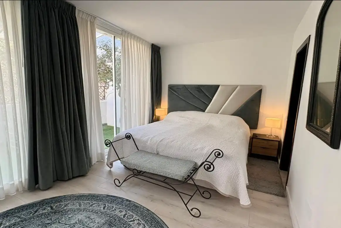 Bedroom of Apartments for sale in Benahavís  with Air Conditioner, Heating and Private garden