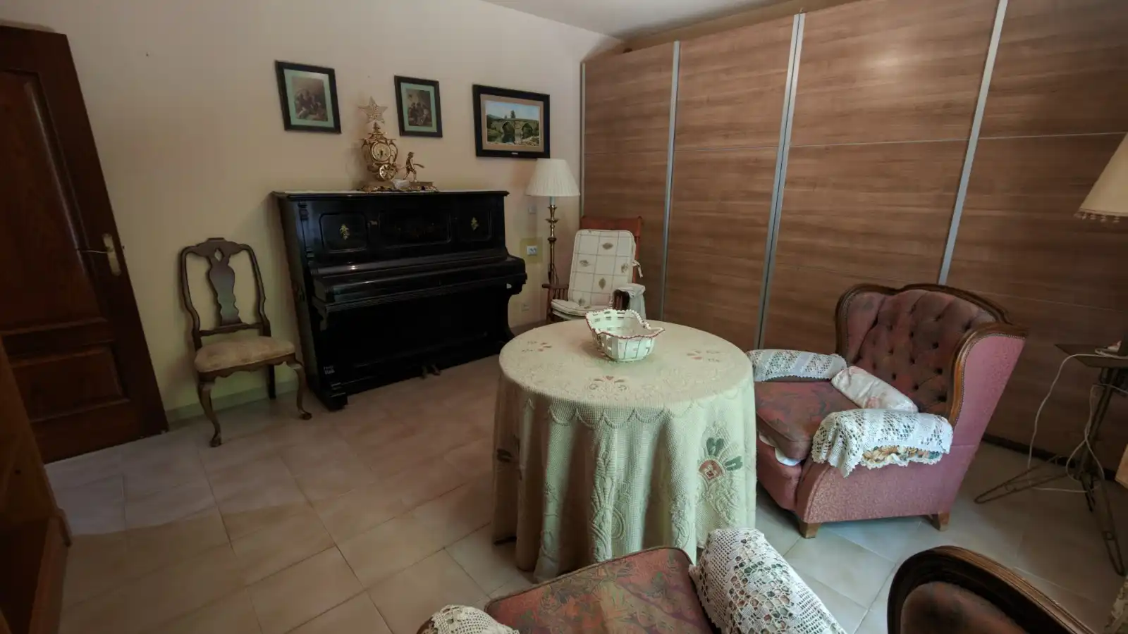 Sala d'estar de Casa o xalet en venda en La Zubia amb Aire condicionat, Jardí privat i Traster