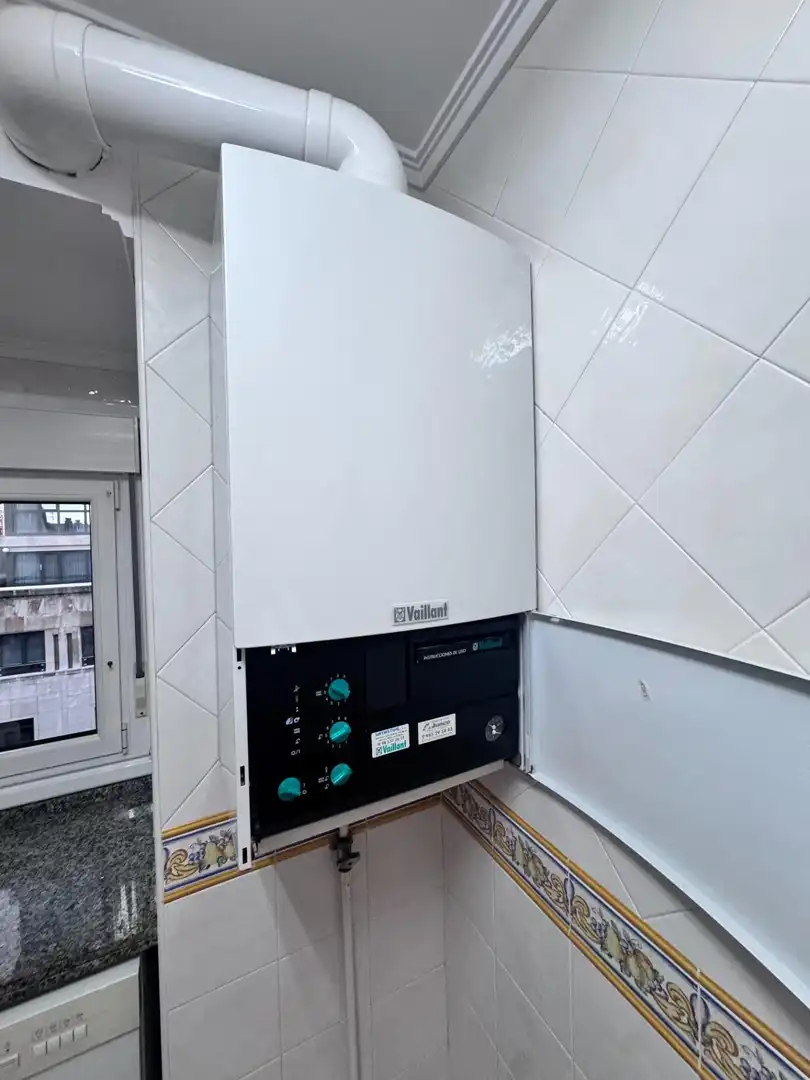 Bathroom of Flat for sale in Oviedo   with Heating