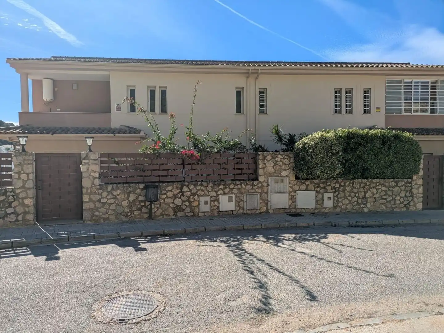 Vista exterior de Casa o xalet en venda en Alzira amb Aire condicionat, Jardí privat i Parquet