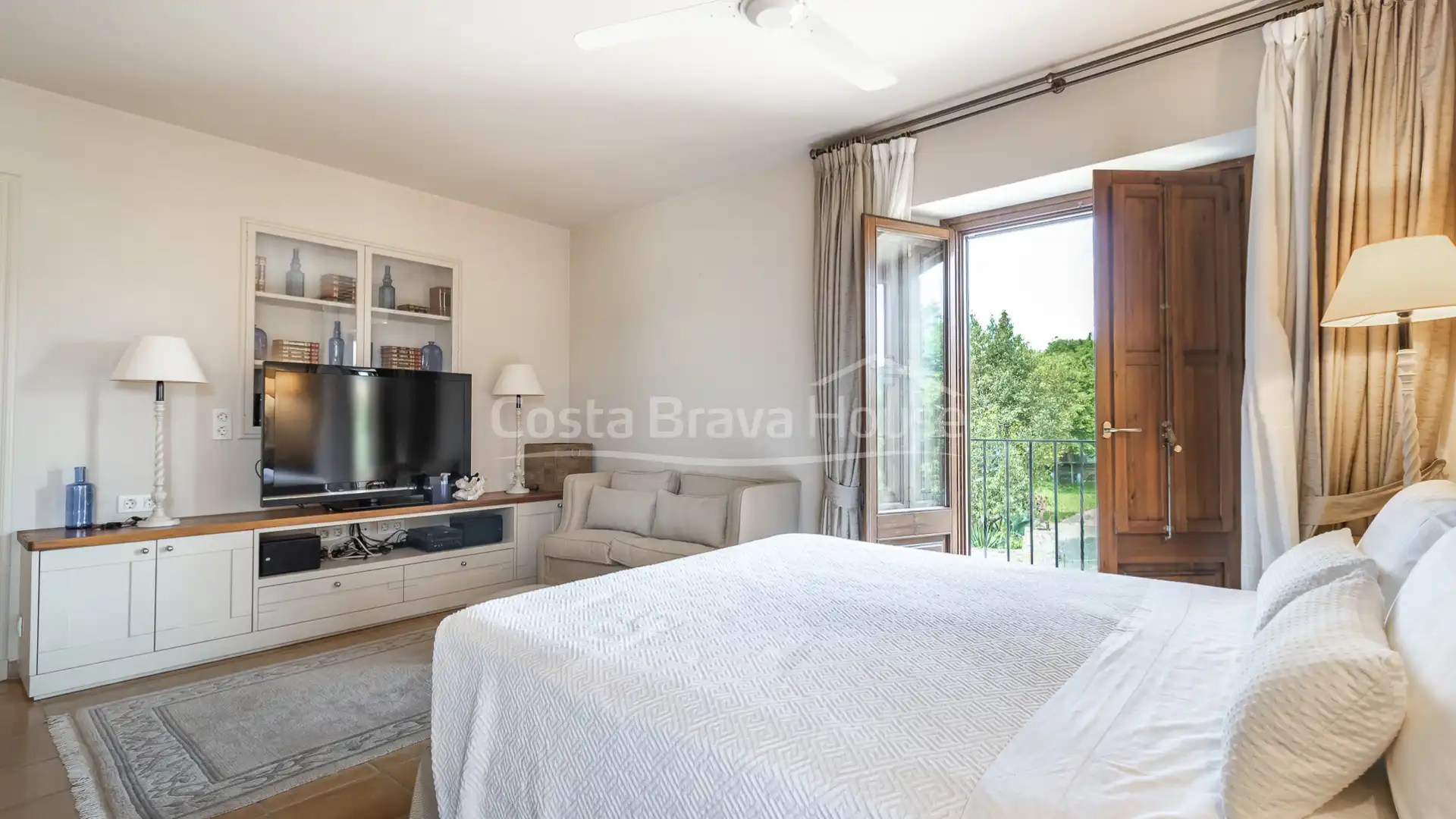 Dormitori de Finca rústica en venda en Torrent (Girona) amb Aire condicionat, Calefacció i Jardí privat