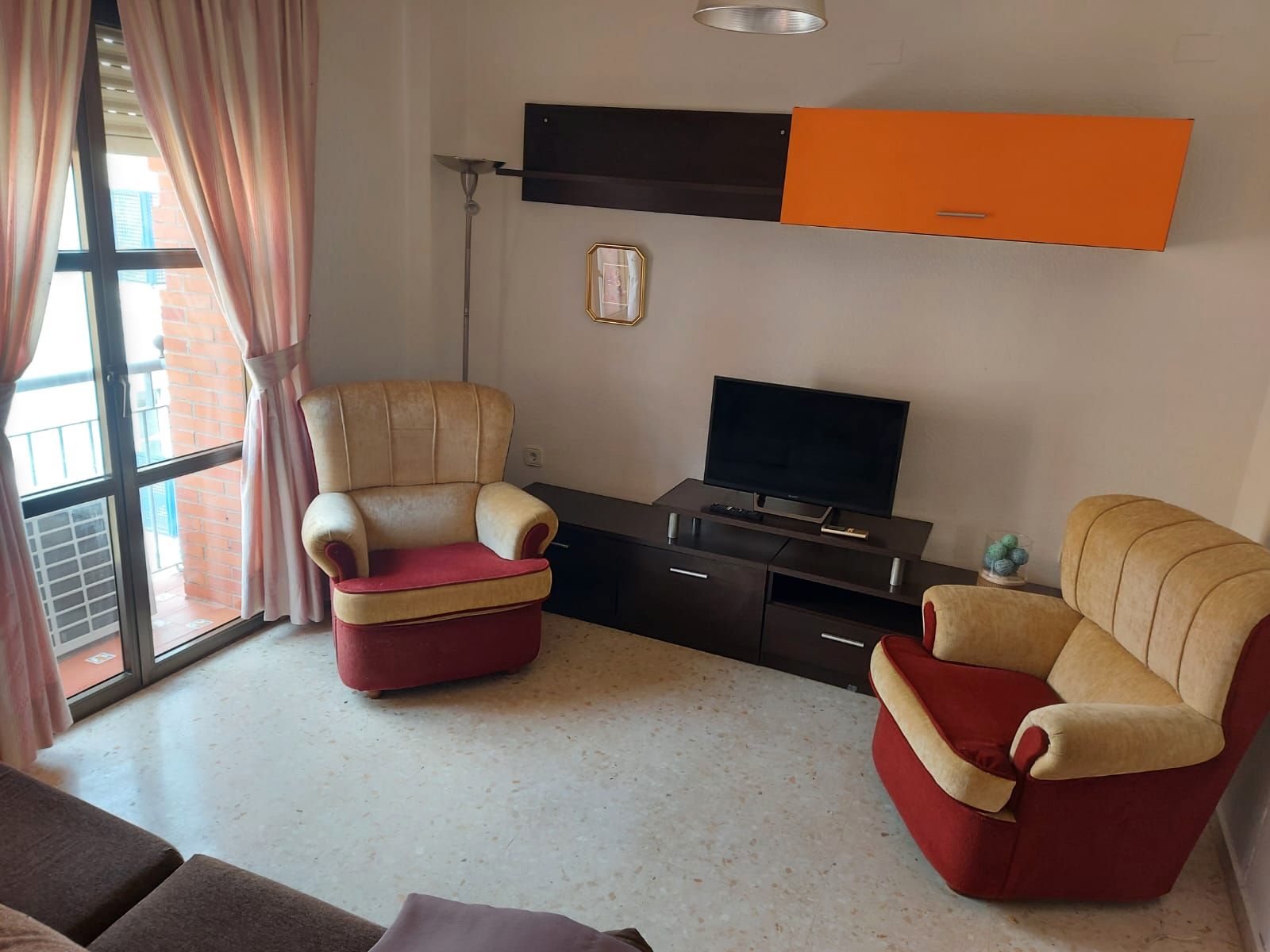 Sala d'estar de Pis de lloguer en  Huelva Capital amb Aire condicionat, Moblat i Balcó
