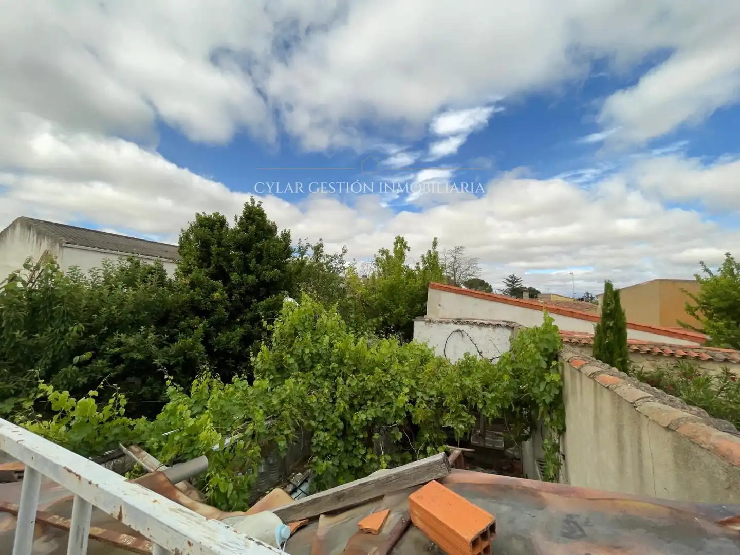 Vista exterior de Casa o chalet en venta en Monterrubio de Armuña con Terraza, Trastero y Piscina