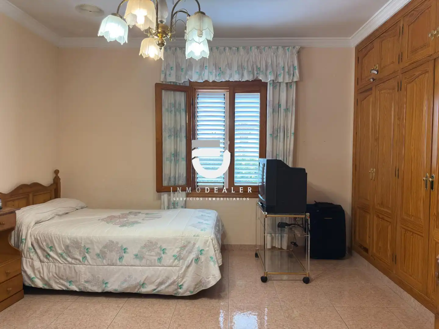 Dormitori de Casa o xalet en venda en Oliva amb Jardí privat, Terrassa i Piscina