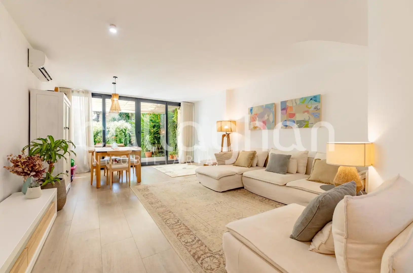 Sala de estar de Casa adosada en venta en Godella con Aire acondicionado, Calefacción y Jardín privado