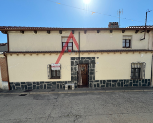 Vista exterior de Casa adosada en venda en Santiuste de San Juan Bautista