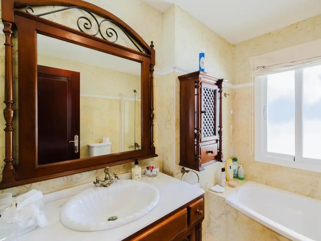 Baño de Casa o chalet en venta en Benalmádena con Aire acondicionado, Calefacción y Jardín privado