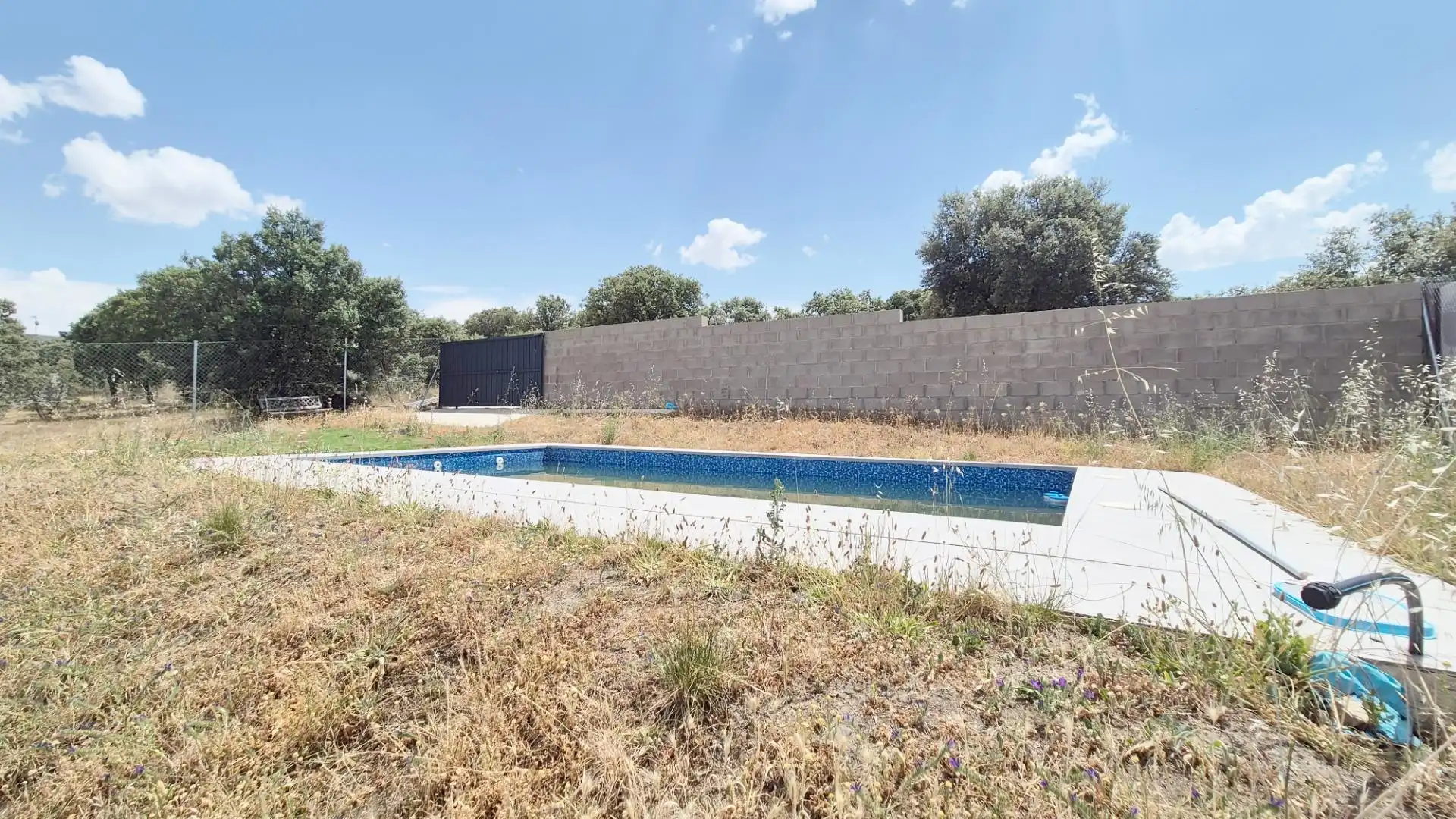 Piscina de Casa o chalet en venta en Carrascal de Barregas con Aire acondicionado, Calefacción y Jardín privado