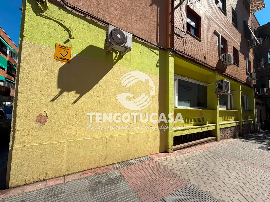 Exterior view of Commercial properties for rent in Madrid  with Air Conditioner