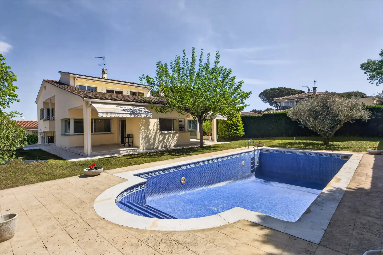 Piscina de Casa o chalet en venta en Aiguaviva con Aire acondicionado, Calefacción y Jardín privado