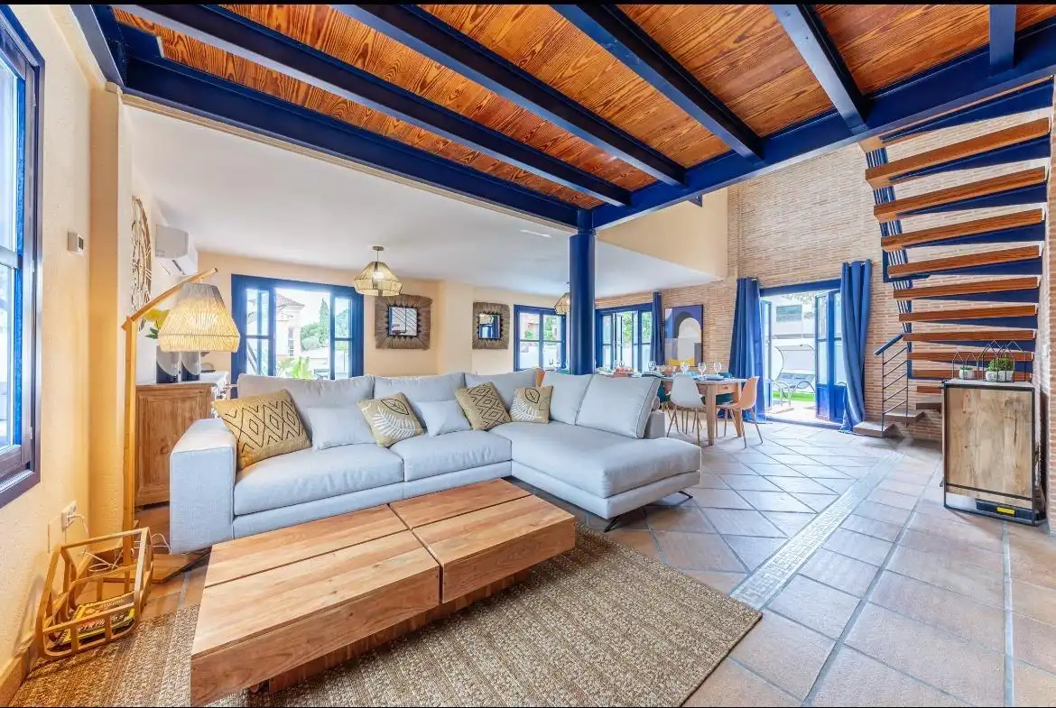 Sala d'estar de Casa o xalet en venda en Alicante / Alacant amb Jardí privat, Terrassa i Traster