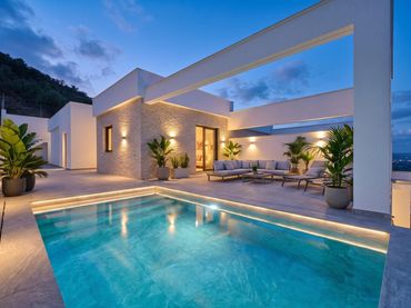 Casa pareada con piscina en venta en Manantiales - Lagar - Cortijo