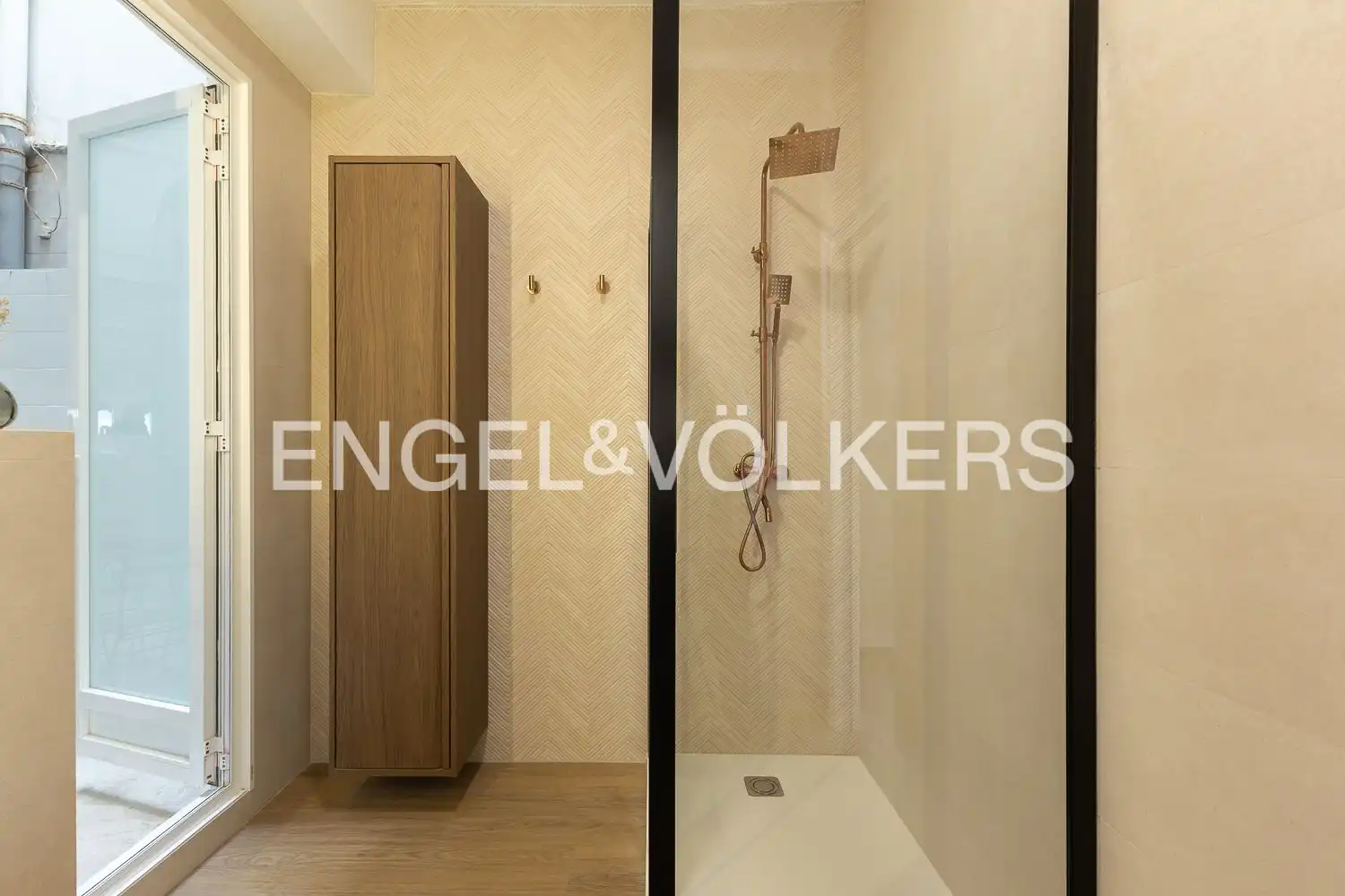 Baño de Piso en venta en Valencia con Aire acondicionado, Calefacción y Terraza