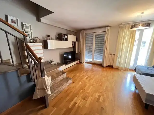 Sala d'estar de Casa o xalet en venda en Zaragoza amb Aire condicionat, Calefacció i Jardí privat