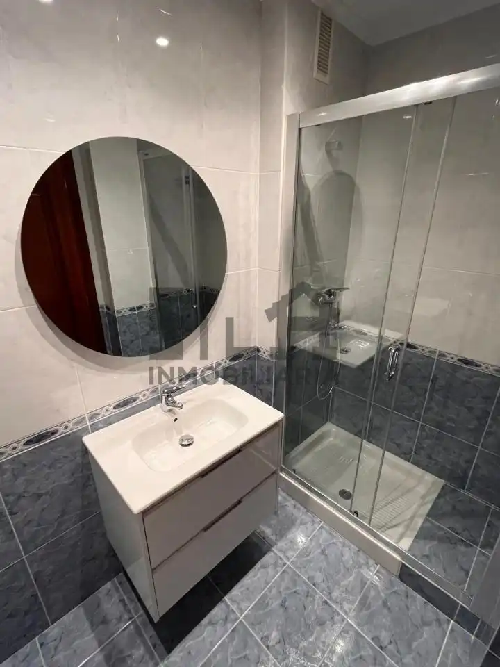 Bathroom of Apartments for rent in Ourense Capital   with Air Conditioner, Heating and Parquet flooring
