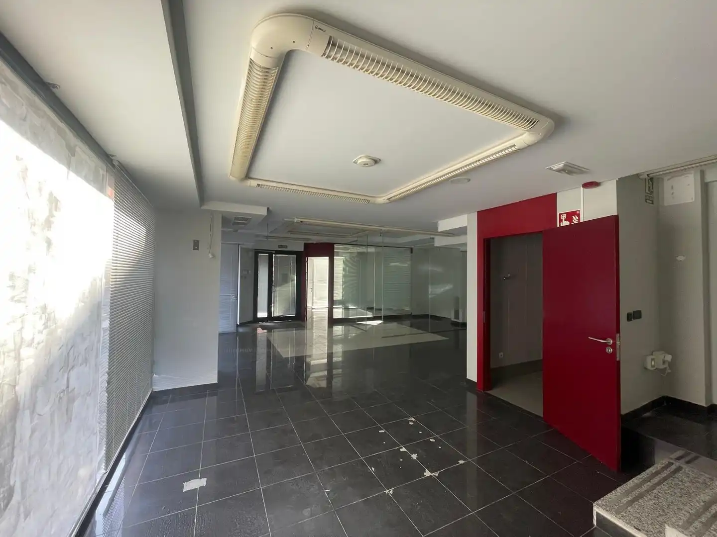 Local comercial en venda a Calle de Roselló 1, imagen 2