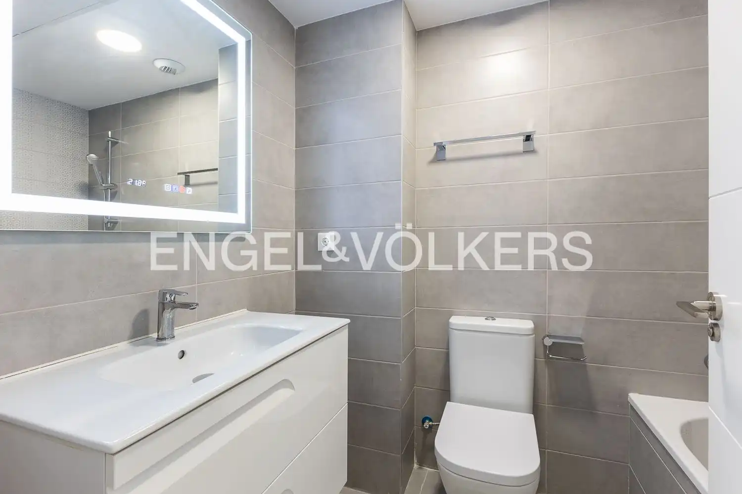 Baño de Ático de alquiler en Valencia con Aire acondicionado, Calefacción y Trastero