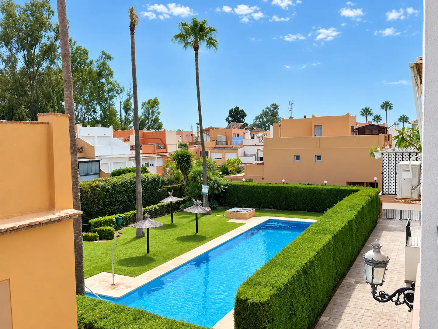 Jardín de Dúplex en venta en Estepona con Terraza, Piscina y Piscina comunitaria