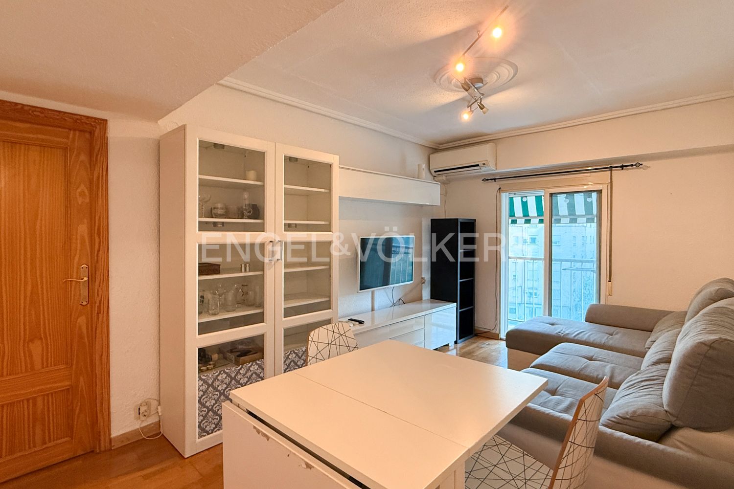 Sala d'estar de Apartament de lloguer en  Valencia Capital amb Aire condicionat, Calefacció i Terrassa