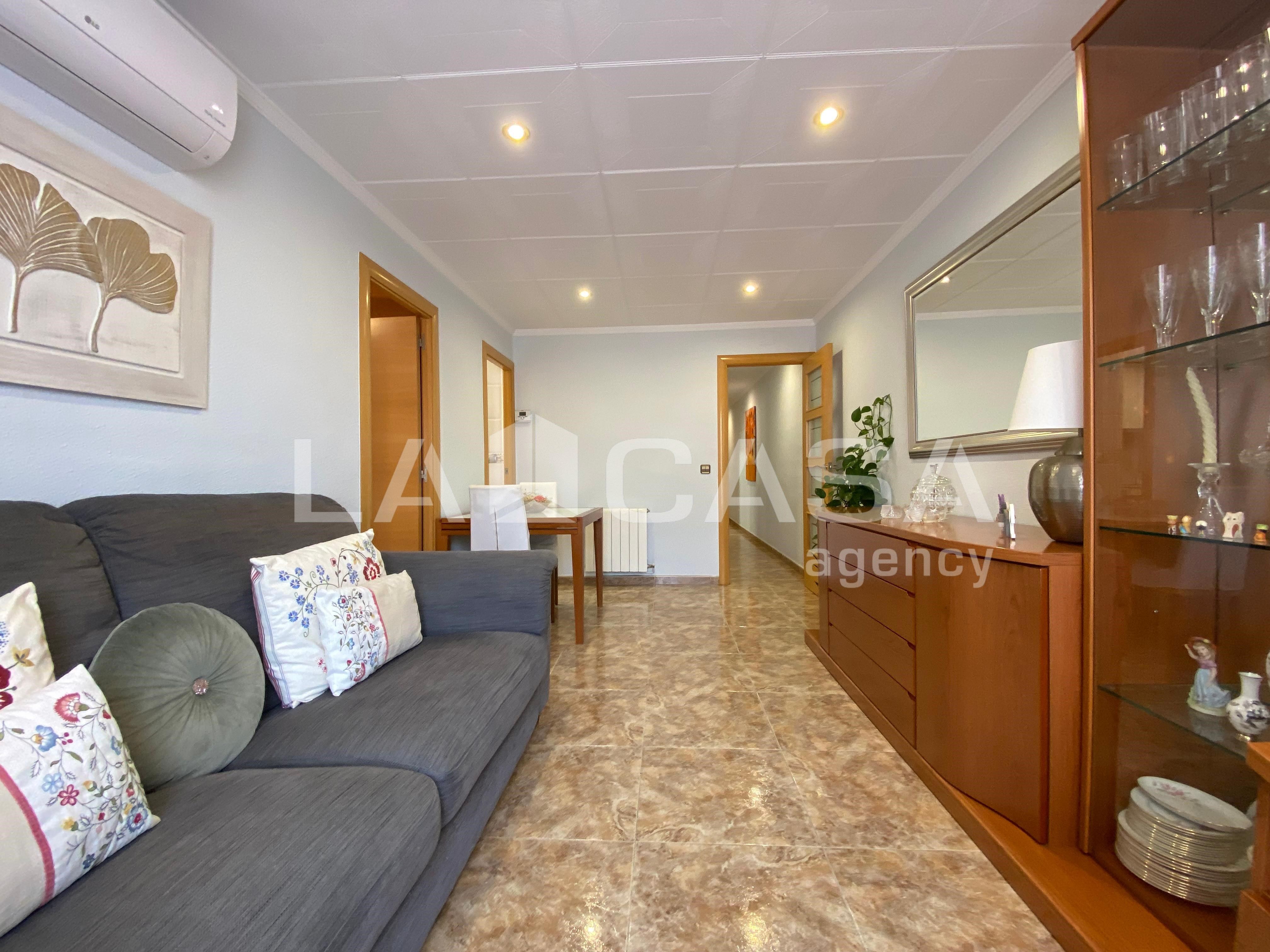 Sala d'estar de Pis en venda en Santa Coloma de Gramenet amb Calefacció i Terrassa