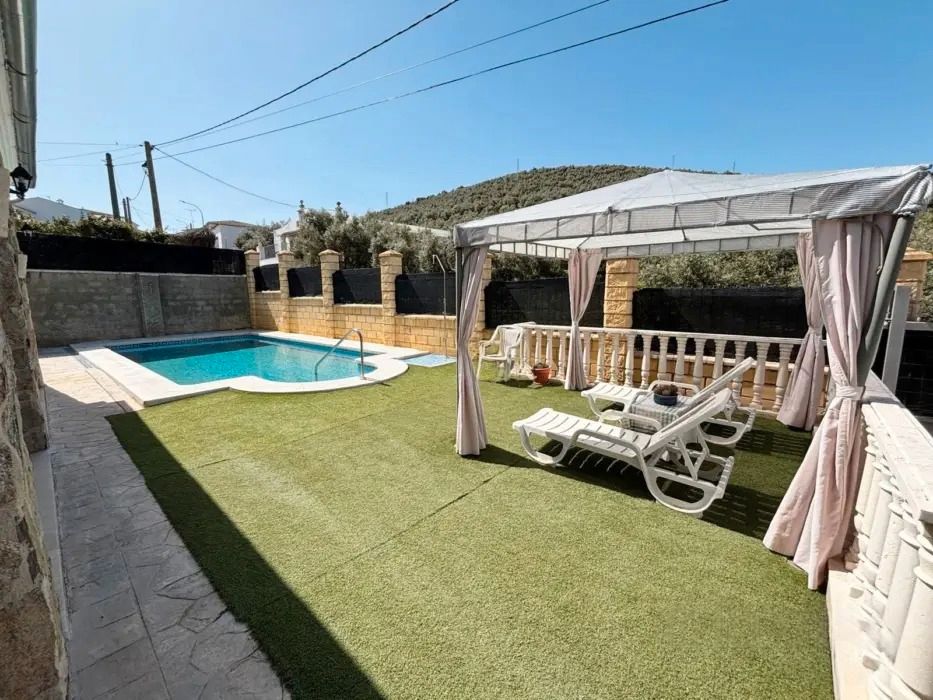 Swimming pool of House or chalet for sale in Iznájar  with Air Conditioner, Heating and Private garden
