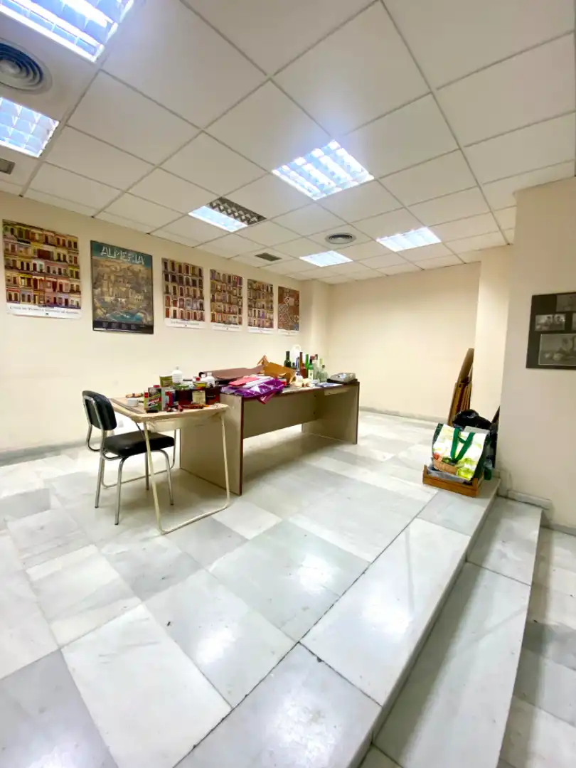 Oficina en venta en Almería