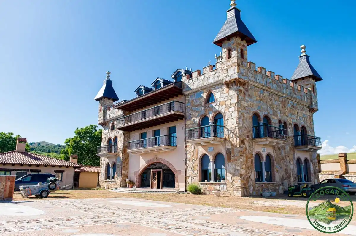 Vista exterior de Casa o xalet en venda en Quintana del Castillo amb Calefacció, Jardí privat i Terrassa