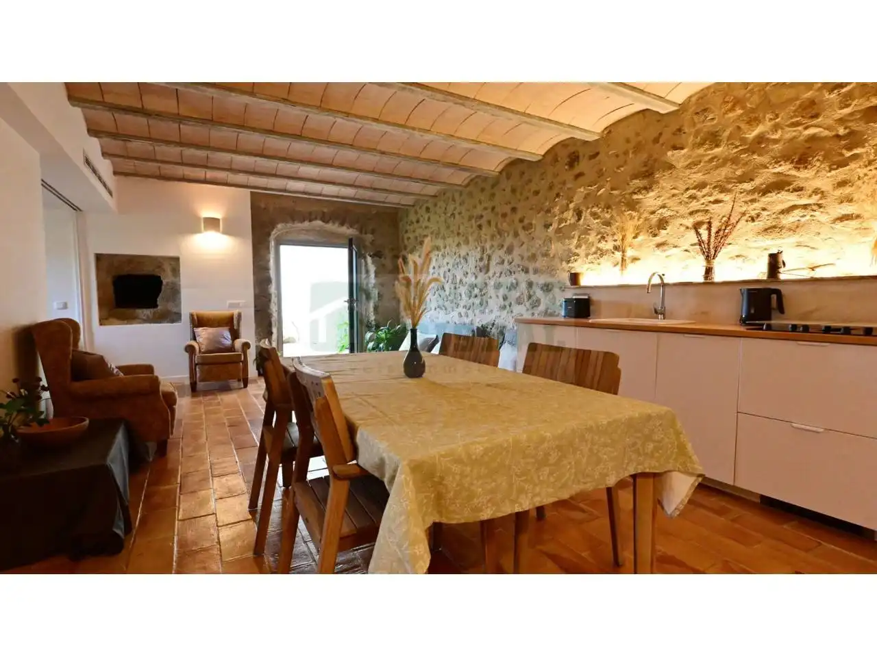 Esszimmer von Country house zur Miete in Foixà mit Klimaanlage, Heizung und Möbliert