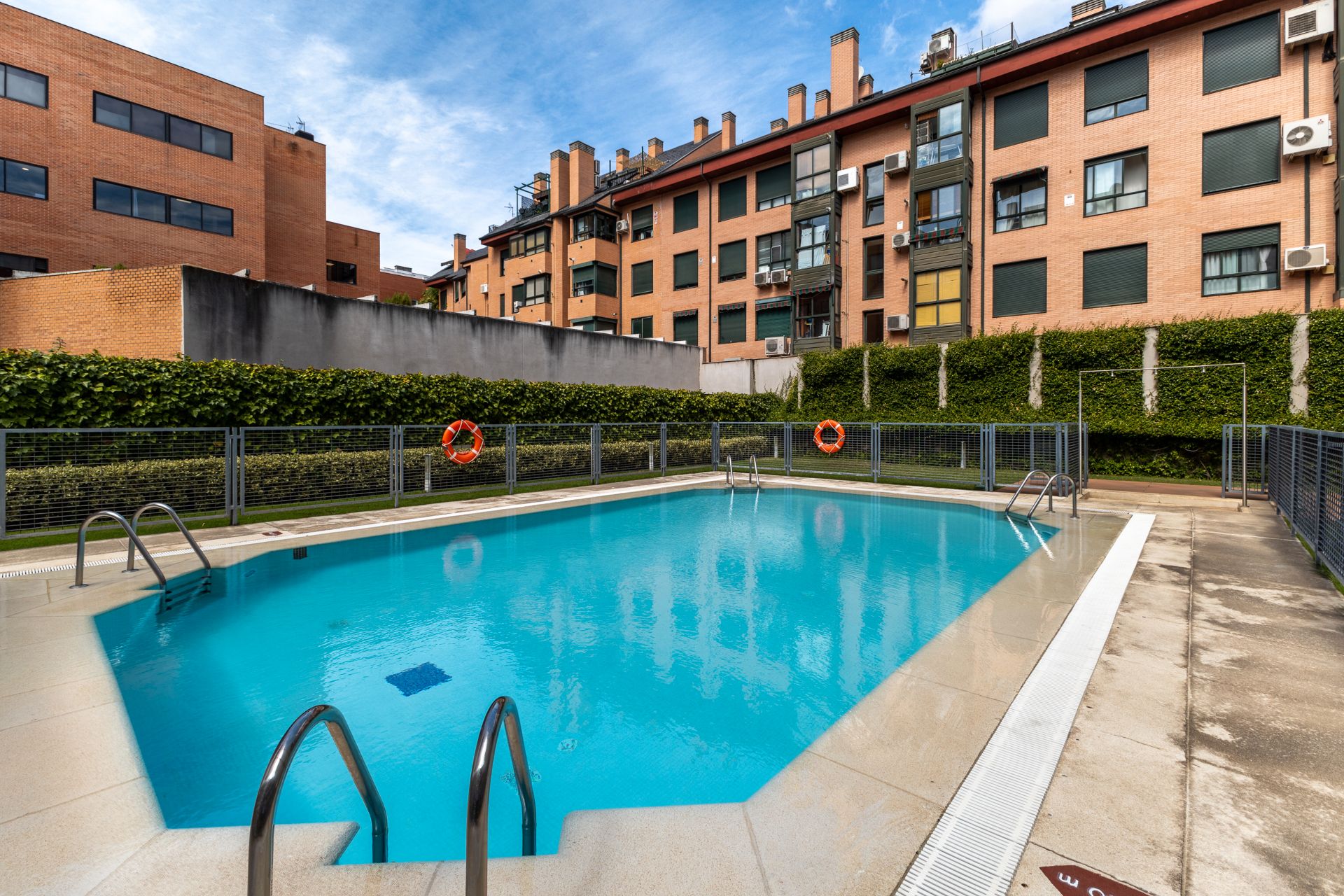 Swimming pool of Apartment to rent in  Madrid Capital  with Air Conditioner, Heating and Parquet flooring