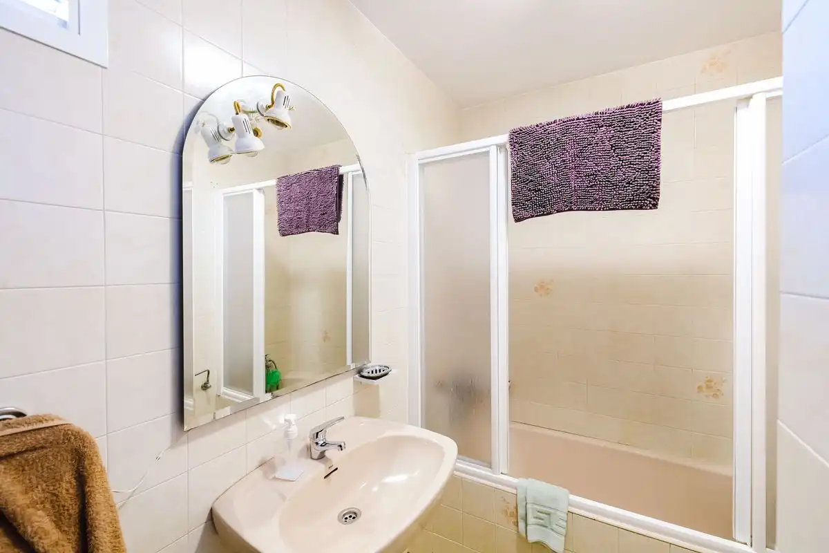 Bathroom of Flat for sale in Nerja  with Air Conditioner, Heating and Terrace