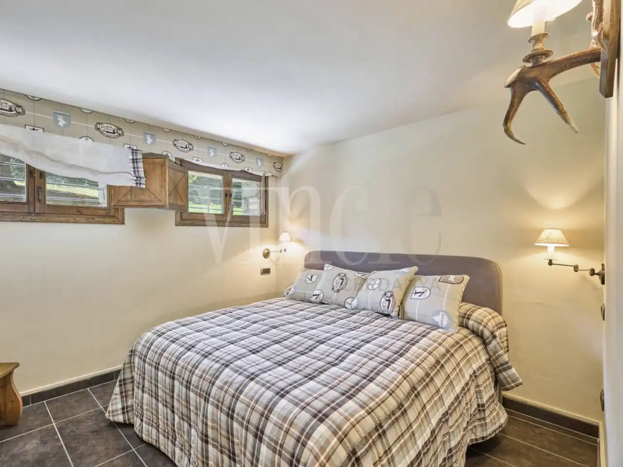Bedroom of Houses for sale in Alp  with Heating and Parquet flooring