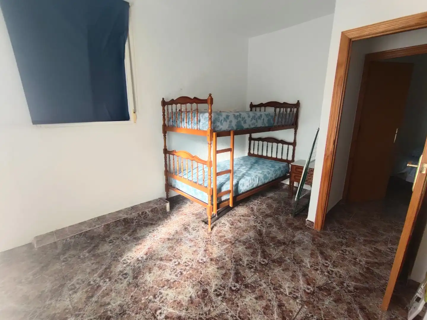Dormitori de Casa adosada en venda en Guadix amb Moblat