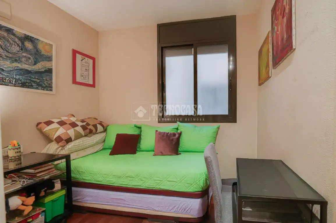 Habitación de Piso en venta en Barcelona con Balcón