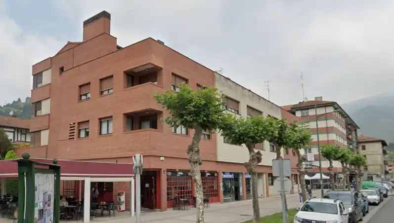 Vista exterior de Pis en venda en Güeñes amb Balcó