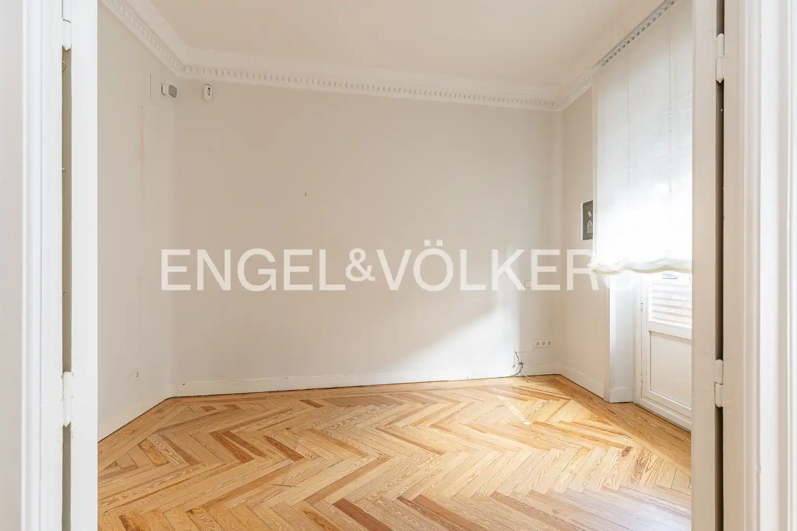 Habitación de Piso en venta en Madrid con Calefacción, Trastero y Balcón