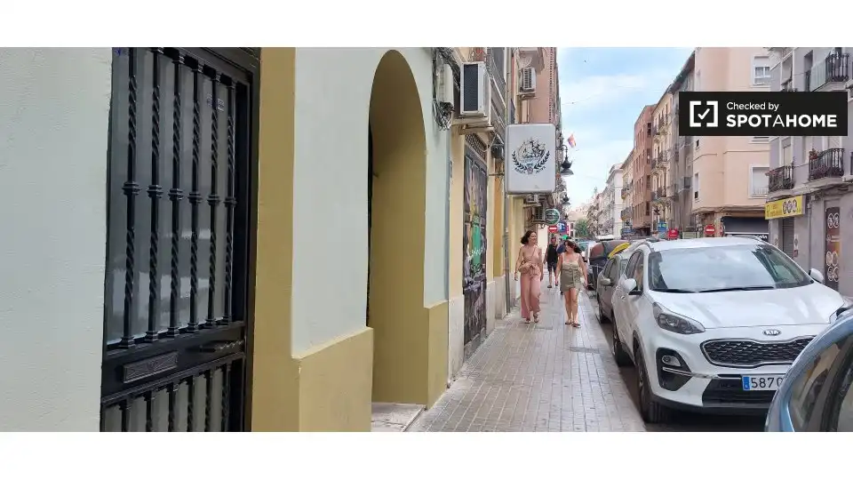 Appartamento con terrazza in affitto a Extramurs, imagen 16