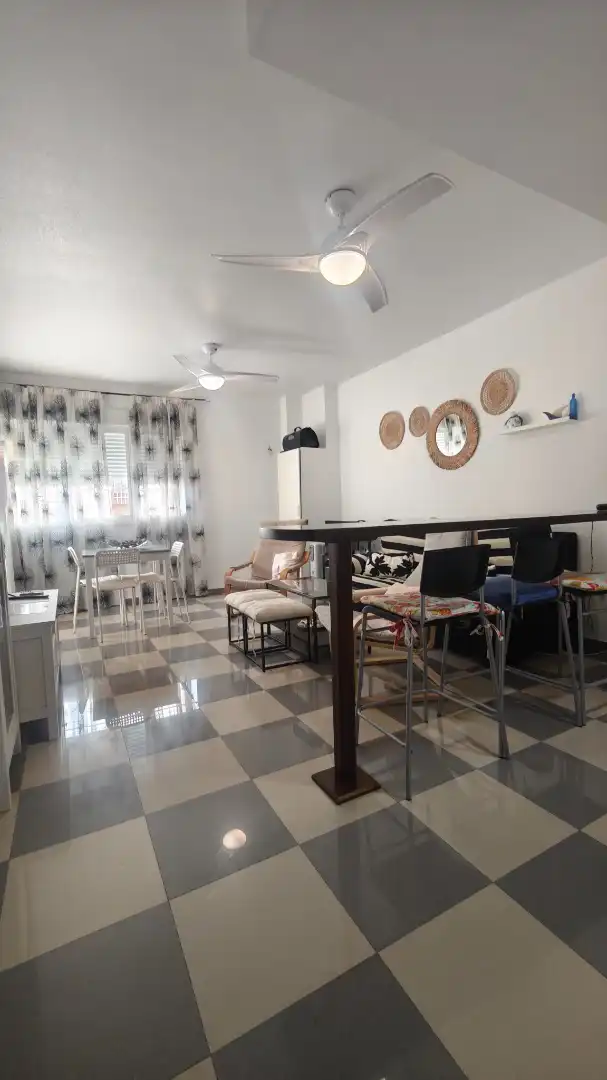 Sala de estar de Piso en venta en Roquetas de Mar con Aire acondicionado, Terraza y Amueblado