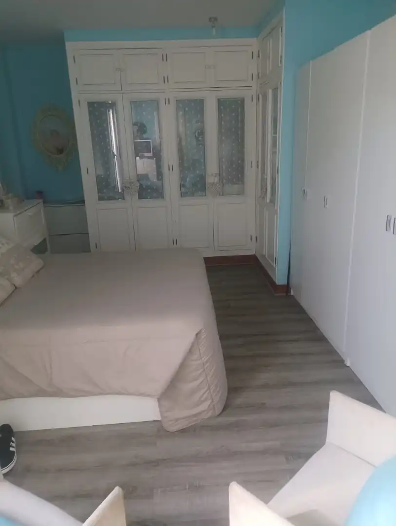 Bedroom of Houses for sale in Sevilla  with Air Conditioner, Private garden and Parquet flooring